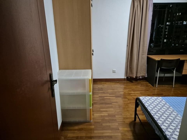 Condo Air-con common room for rent @ Chinese Garden MRT, The Mayfair Condo