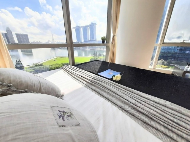 Just Inside CBD - En Suite Big Master Room @ Raffles Quay / Marina Bay MRT