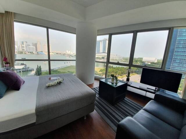 Just Inside CBD - En Suite Big Master Room @ Raffles Quay / Marina Bay MRT...