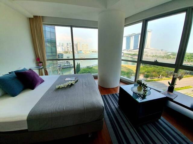 Just Inside CBD - En Suite Big Master Room @ Raffles Quay / Marina Bay MRT...