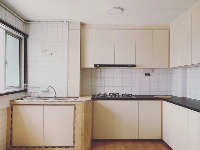 Spacious common room come with personal bathroom. City Fringe Living!