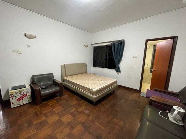 Master Bedroom for Rent - No Landlord - Central Location