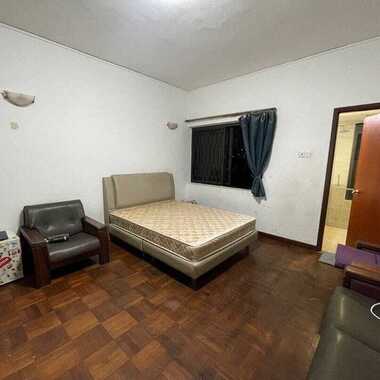 Master Bedroom for Rent - No Landlord - Central Location