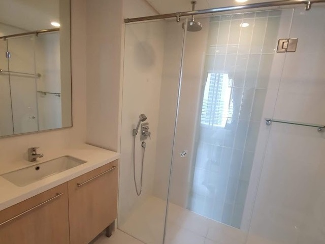 Heart of Central Business District Condo Squarish Queen Room for Rent-- Central Boulevard Tower
