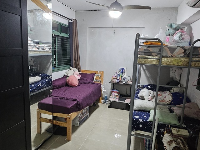 Shared Masterbedroom