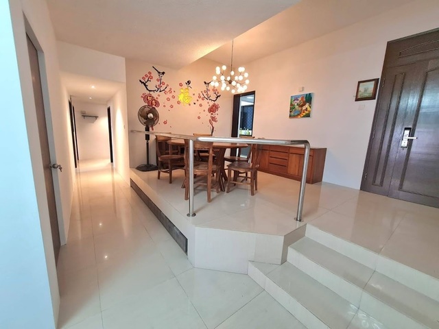 Opposite to Tiong Bahru MRT - Nicely Furnish Cosy Queen Room