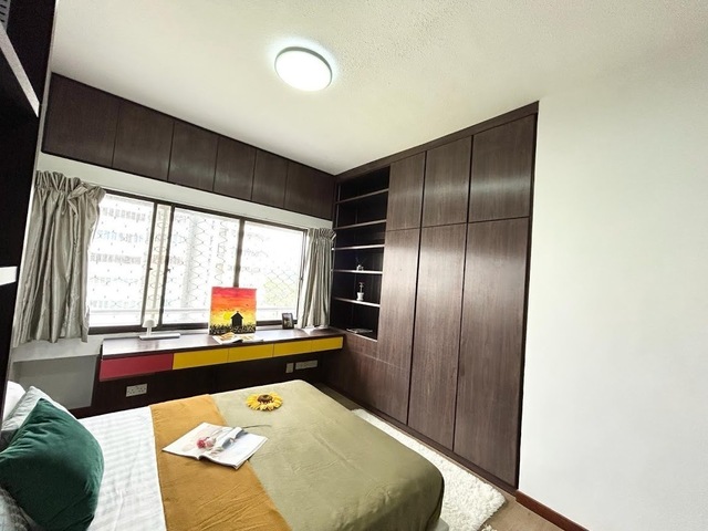 Opposite to Tiong Bahru MRT - Nicely Furnish Cosy Queen Room