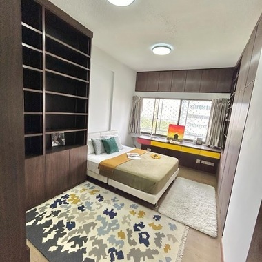 Opposite to Tiong Bahru MRT - Nicely Furnish Cosy Queen Room