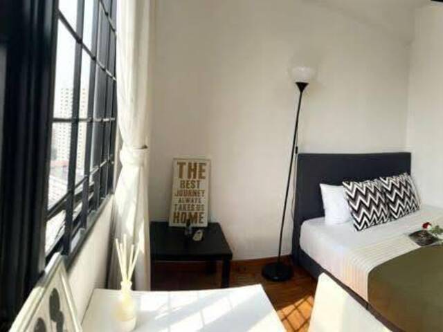 Tiong Bahru MRT 3 Mins - Nicely Furnished Queen Room .