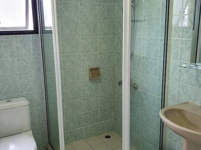 Tiong Bahru MRT 3 Mins - Nicely Furnished Queen Room .