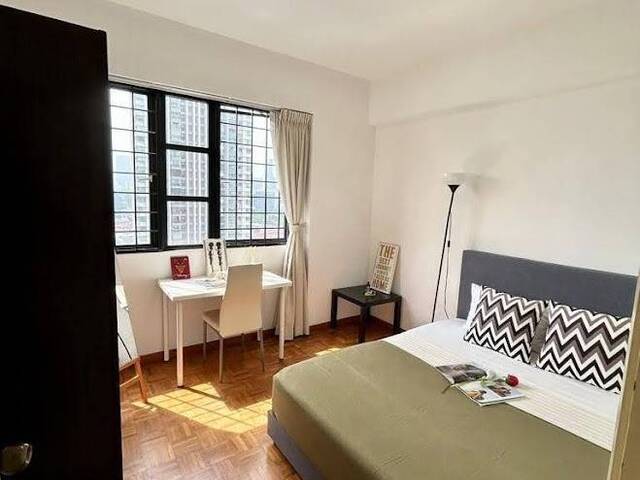 Tiong Bahru MRT 3 Mins - Nicely Furnished Queen Room .