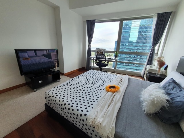 Tastefully Appointed CBD Condo Master Room with Private Bathroom , Downtown Line