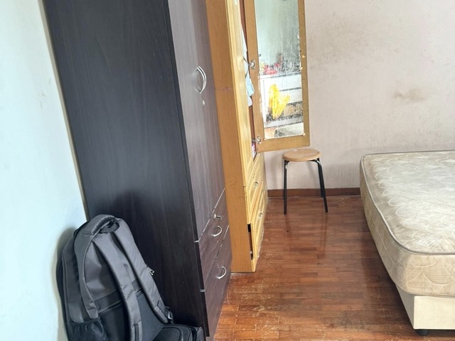 All-female House: Spacious Common Room with Free Cleaning Service at Jurong East