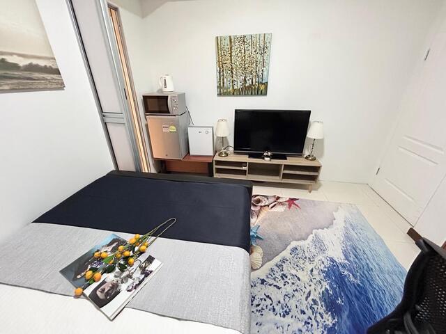 High Floor Large Queen Room with Private bathroom