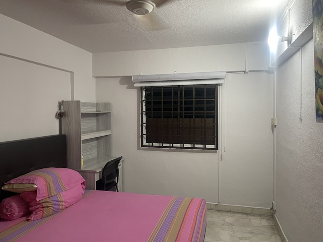 Room near YIshun Mrt / for females ONLY
