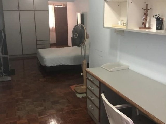 Master Room in Kovan