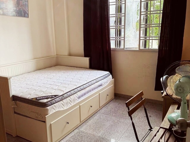 near NUS pasir panjang MRT common room