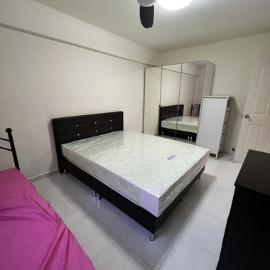 2 bedrooms, 1 living room, kitchen fully furnished for rent . I toilet . near commonwealth MRT