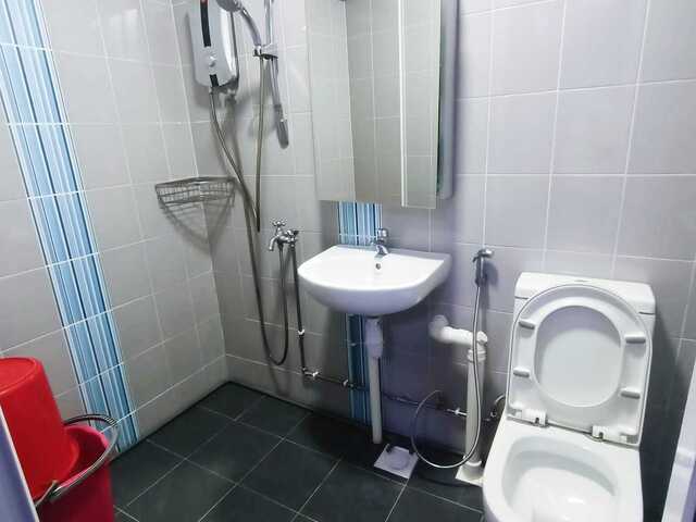 Hougang near Kovan - Spacious HDB Master Bedroom for Rent