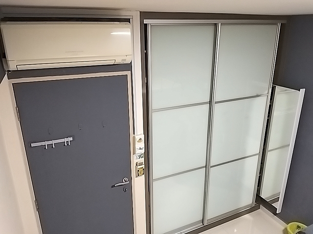 Looking for female sharing room