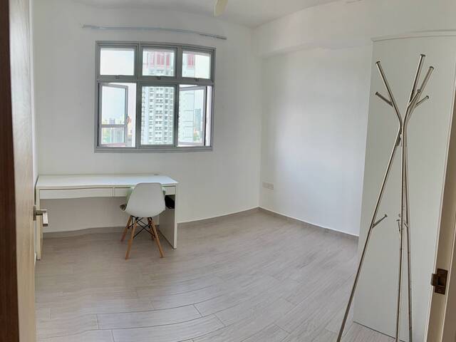 Bukit Merah - Room for Rent with New Furniture