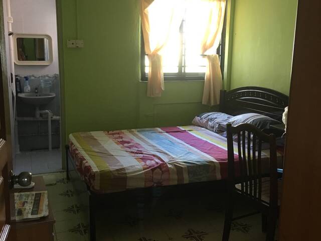 Master bedroom near Clementi MRT available for rent