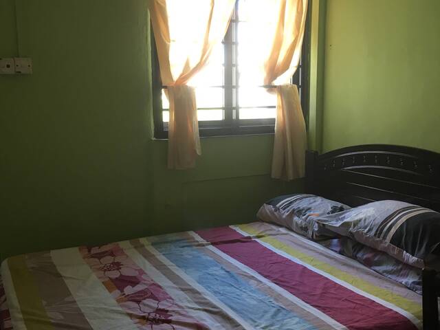 Master bedroom near Clementi MRT available for rent