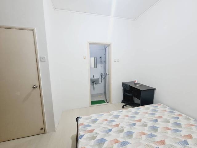 Master room at chinatown. Room code: 92M1