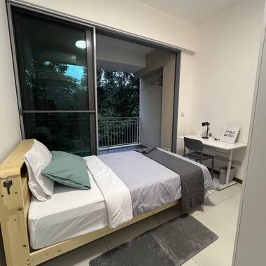 5 Bedroom 3 Bathrooms Condominium