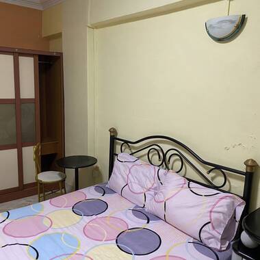 Room near Mrt / Northpoint City