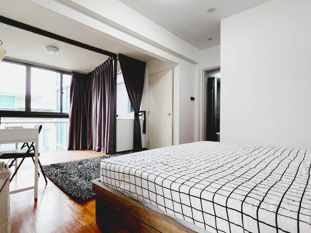 Large master bedroom for rent at Murano!