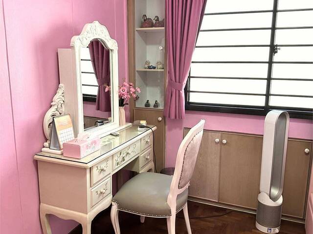 Common Room -For Single Lady staying with Single Landlady