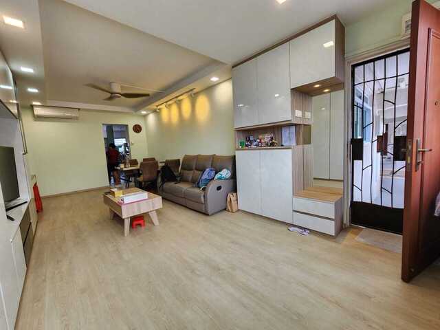 Renovated & Well-Maintained HDB 4A Flat for Rent in BUKIT BATOK West