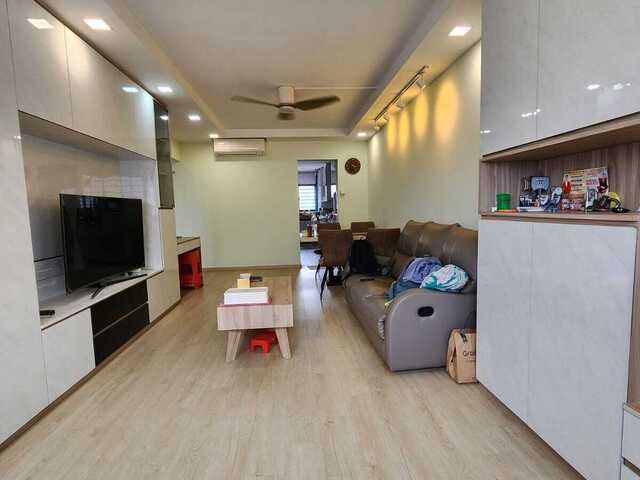 Renovated & Well-Maintained HDB 4A Flat for Rent in BUKIT BATOK West
