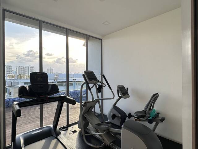 Cozy room for students/interns at Siglap