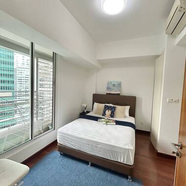 3 Bedroom Sea View and Marina Bay Sands - Super High Floor Unit , Newly Furnished Unit