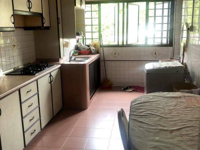 Room for sharing with male guys at Jurong East