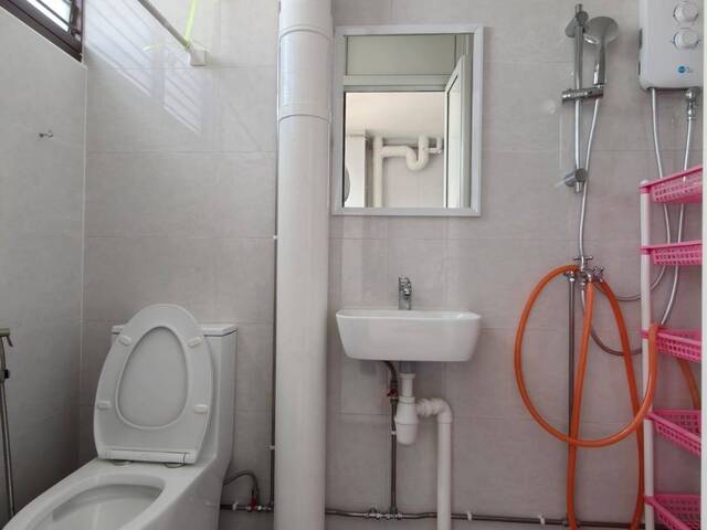 Shared room Malaysian Chinese or Singaporean