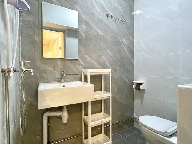 Lowest Premium Room for rent in Chinatown with High speed Wi-fi