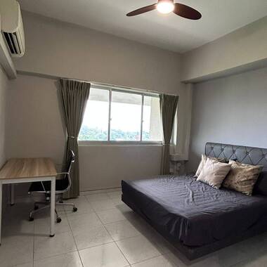 Cozy room for rent near NUS