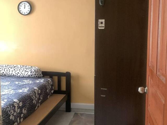 common room for singles or 2pax share max