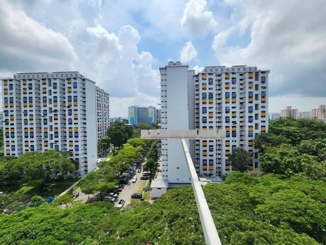 common room for singles or 2pax share max