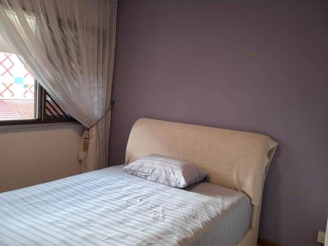 Bishan spacious common room