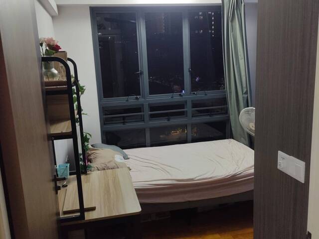 Common room at 94 dawson road for rent! Aircon wifi!