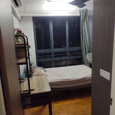 Common room at 94 dawson road for rent! Aircon wifi!