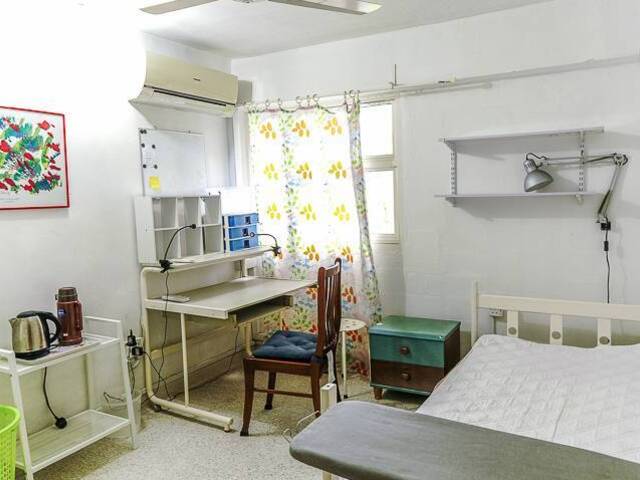 Common Room available @ Dover Crescent