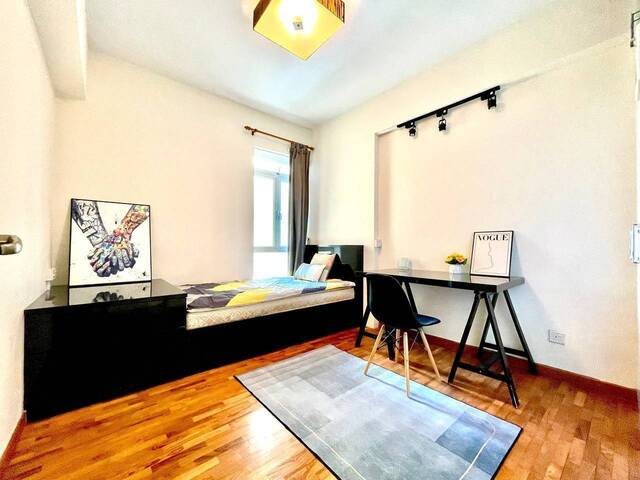 Estella Gardens near airport - Available Immediately!