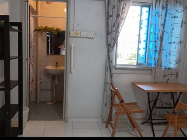 Master Bedroom - very near MRT!