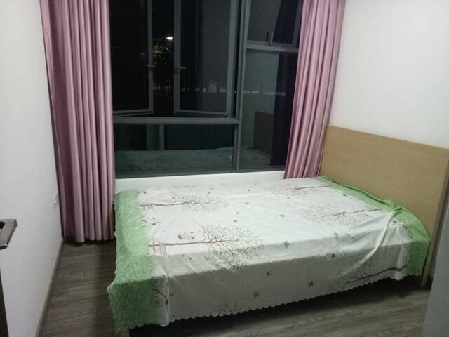 Common room at Brownstone for rent! Aircon wifi!