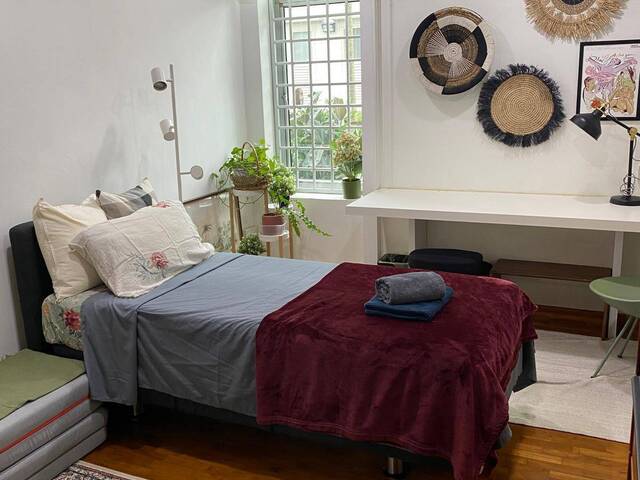 Heritage ground floor garden room in 2 person only flat share